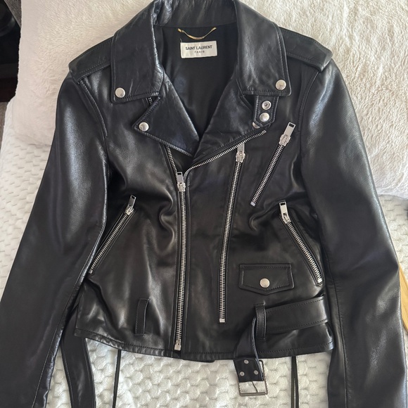 L01o 397290Y5YA1 1000 (FW15-FW17) L01o 484284Y5YA2 1000 (FW18-FW24) LIST PRICE: - Picture 1 of 7